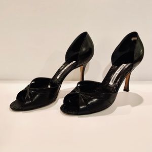 MANOLO BLAHNIK BLACK LEATHER PEEP TOE HEELS